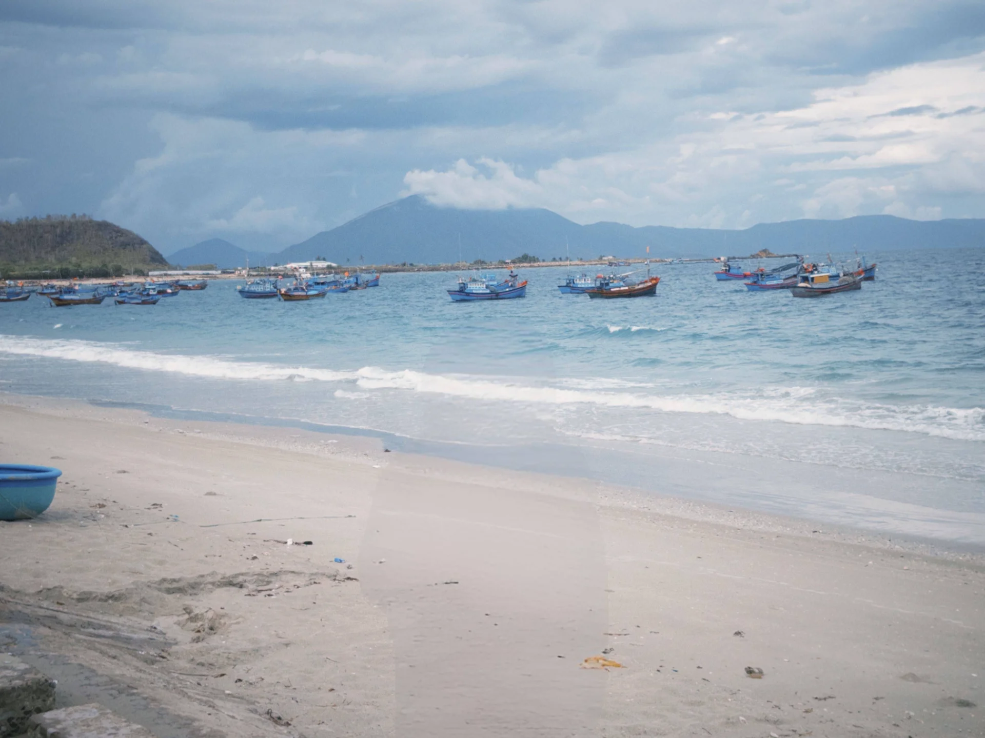 airbush-in-front-of-the-sea-after.png