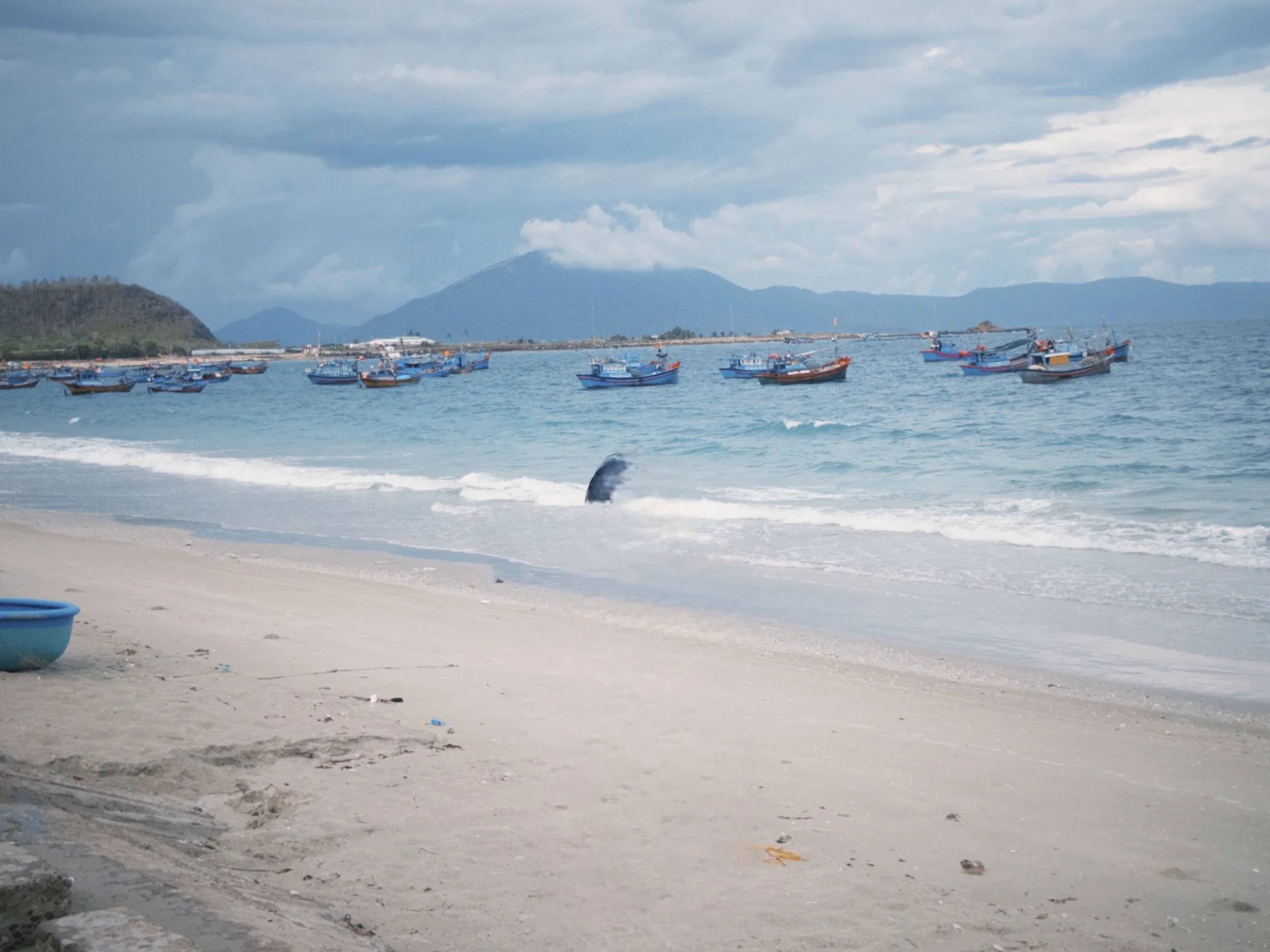 photoroom-in-front-of-the-sea.png
