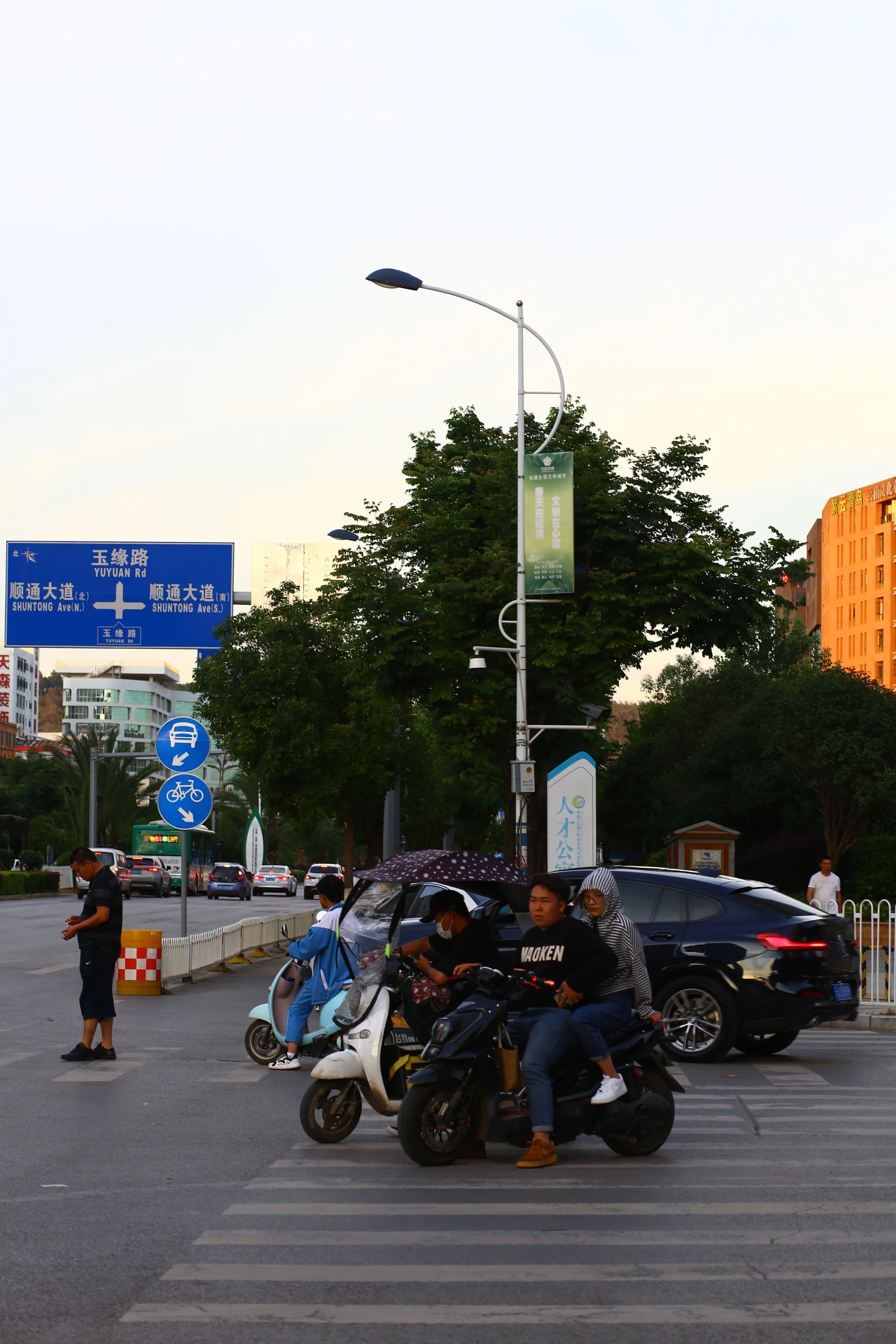 motorbike-complex-background.jpg